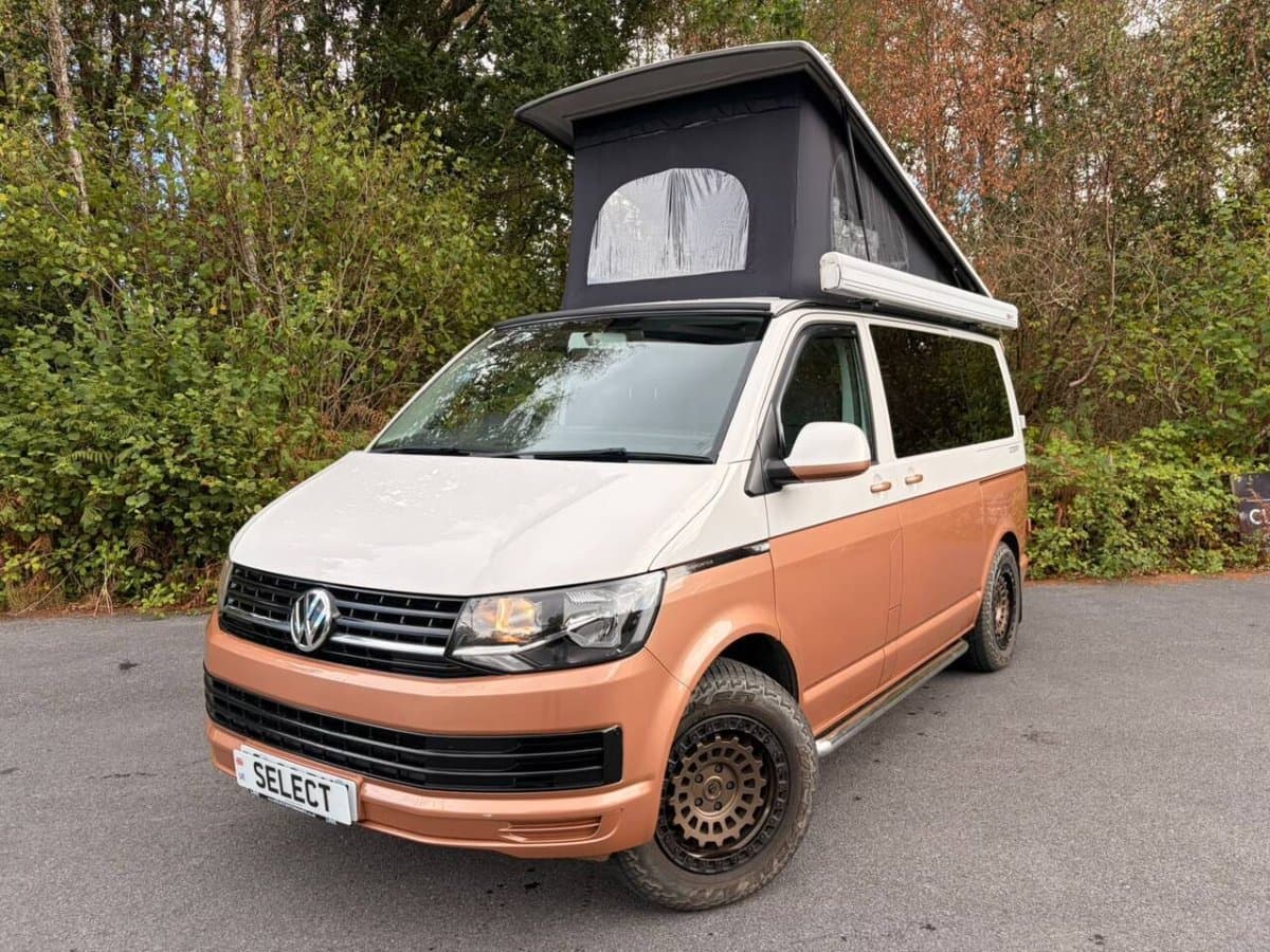 Volkswagen Transporter - image 1 of 28