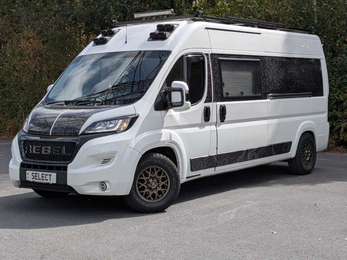 Peugeot Boxer - image 1 of 49