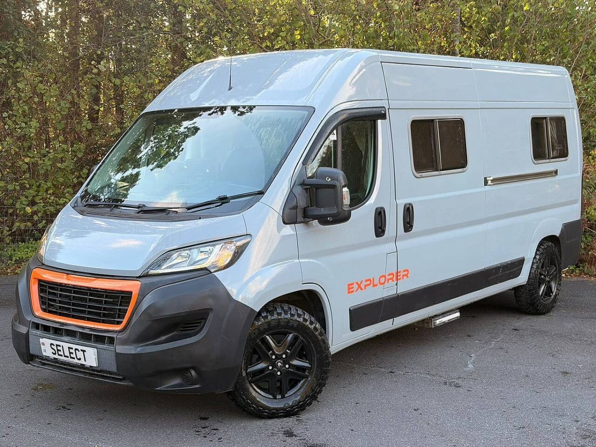 Peugeot Boxer - image 1 of 28