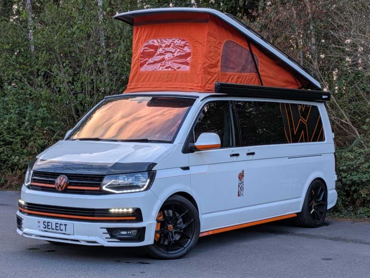 Volkswagen Transporter - image 1 of 36