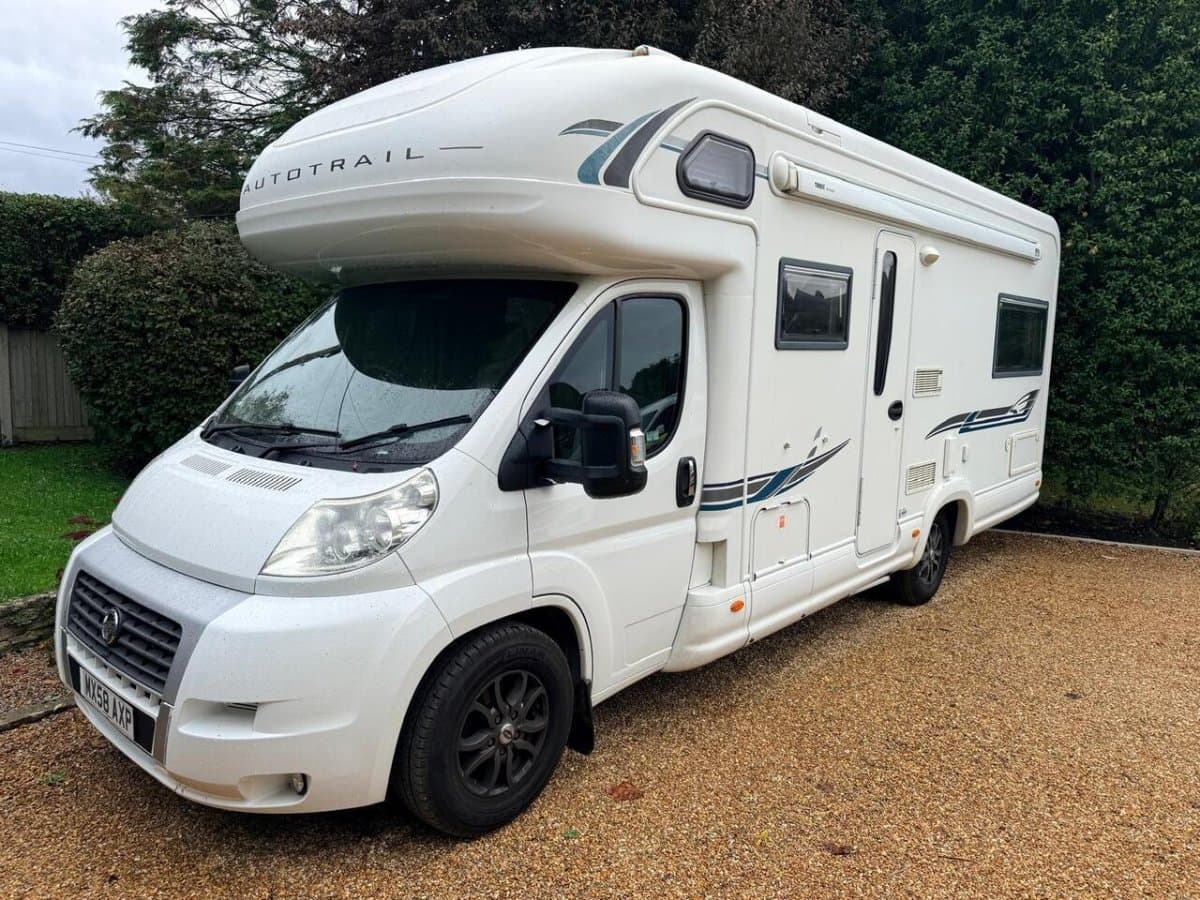 Autotrail Apache 700 - image 1 of 12