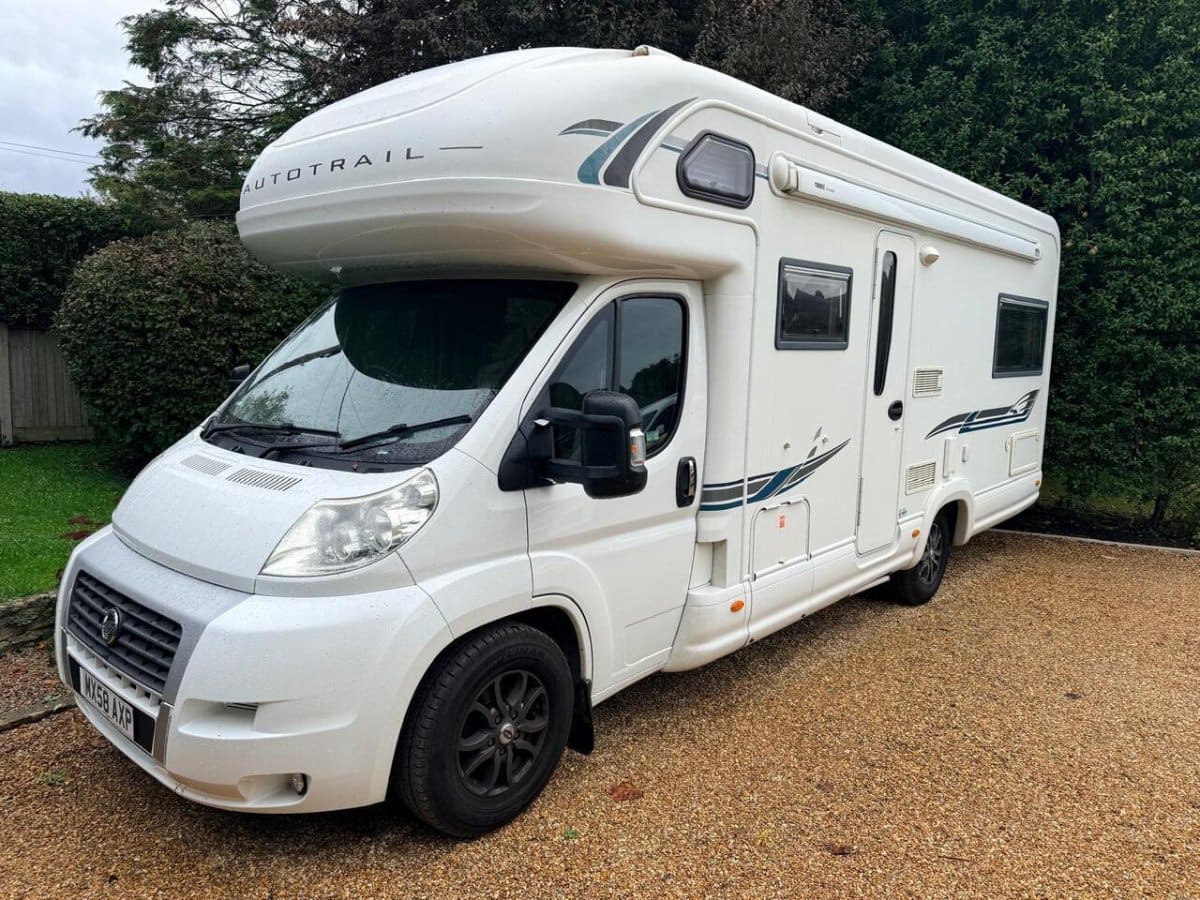 Autotrail Apache 700 - image 1 of 12