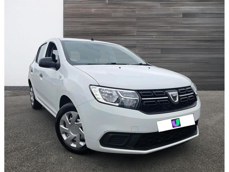 Dacia Sandero - image 1 of 20