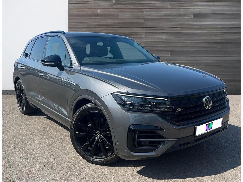 Volkswagen Touareg - image 1 of 20