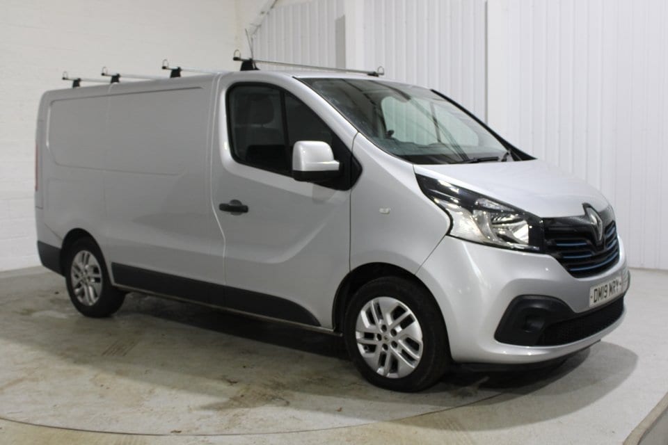 Renault Trafic - image 1 of 17