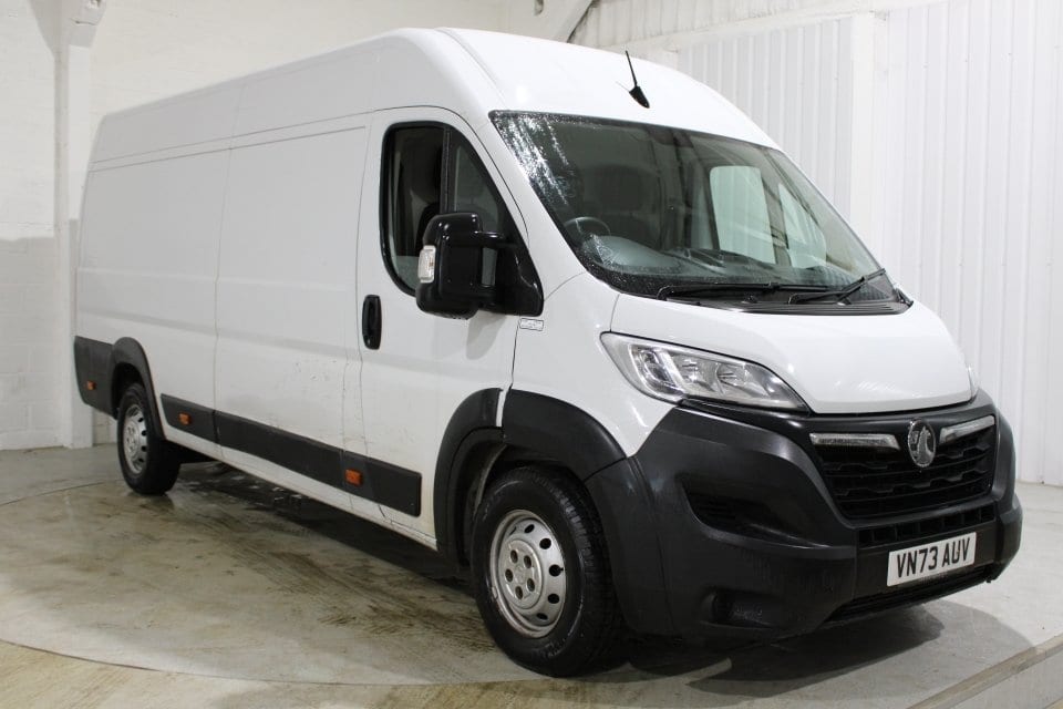 Vauxhall Movano - image 1 of 15