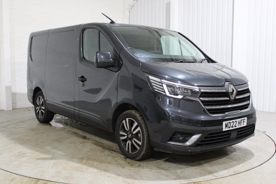 Renault Trafic - image 1 of 25