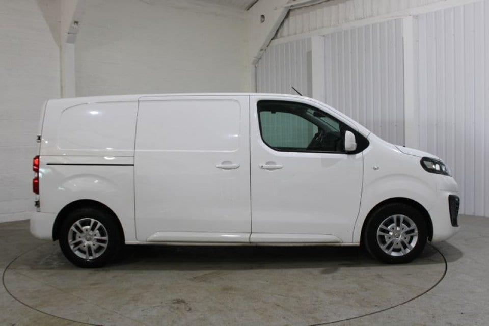 Vauxhall Vivaro - image 1 of 14