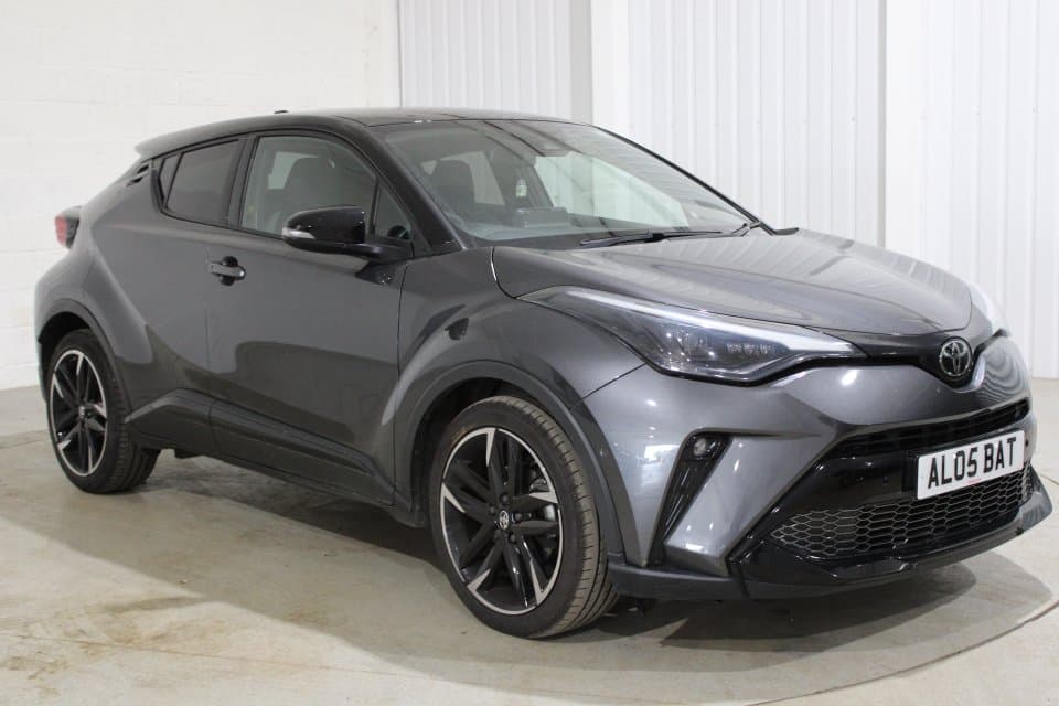 Toyota C-HR - image 1 of 30