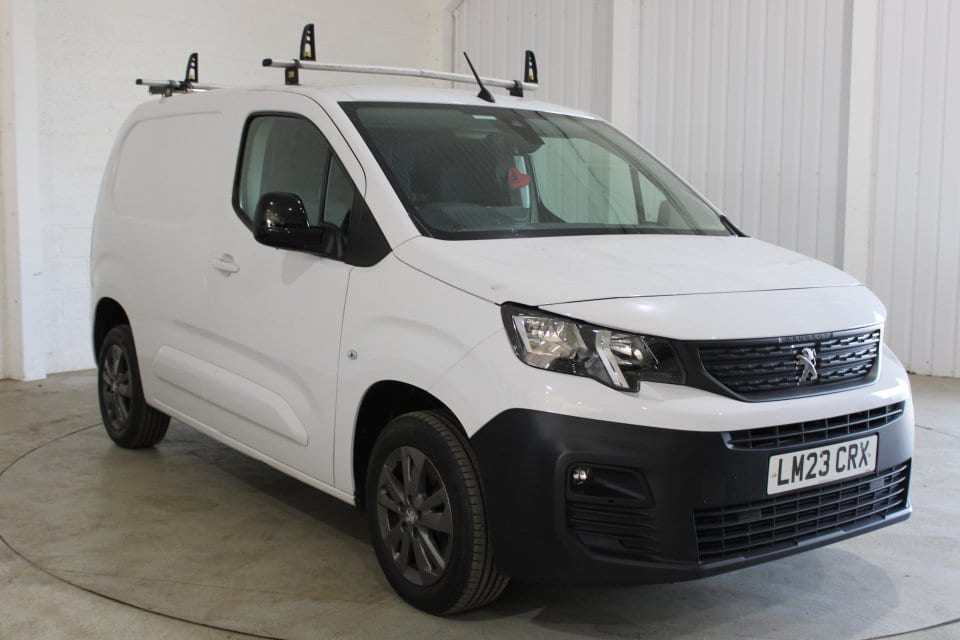 Peugeot Partner - image 1 of 25