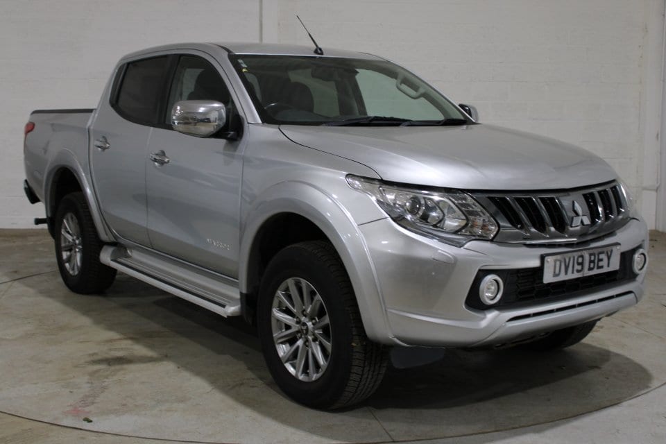 Mitsubishi L200 - image 1 of 26