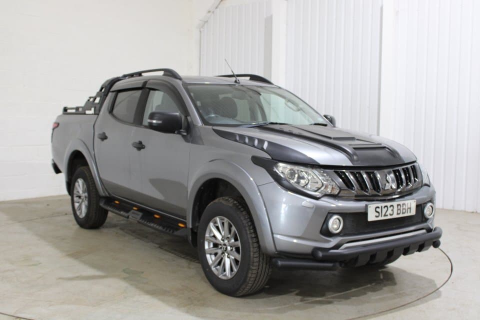 Mitsubishi L200 - image 1 of 29