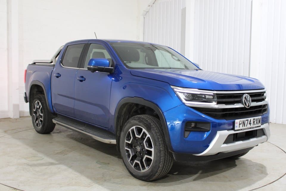 Volkswagen Amarok - image 1 of 29