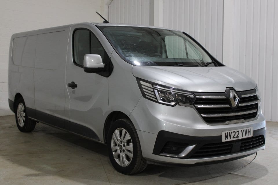 Renault Trafic - image 1 of 24