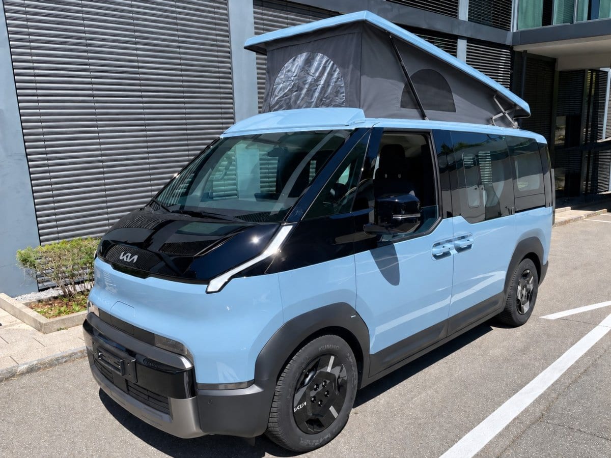 2027 Kia PV5 i-Camper Passenger Elite 71.2kWh fully in blue metallic — photo 1 of 41