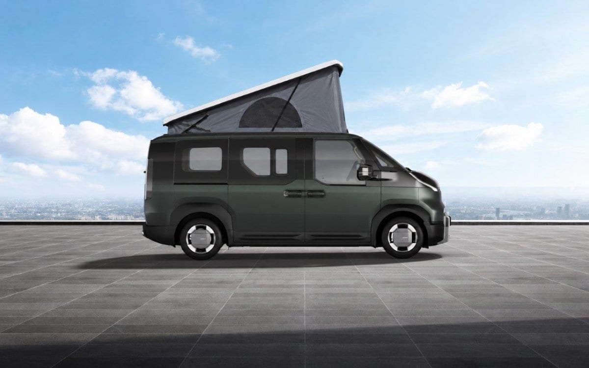 2027 Kia PV5 i-Camper Passenger Elite 71.2kWh fully in green metallic — photo 1 of 40