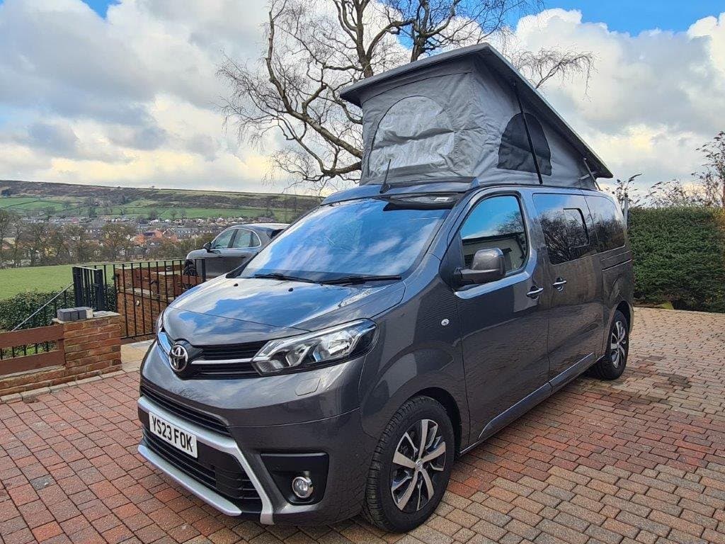 Toyota Proace - image 1 of 40