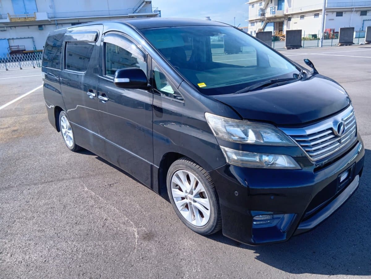 Toyota Vellfire - image 1 of 18