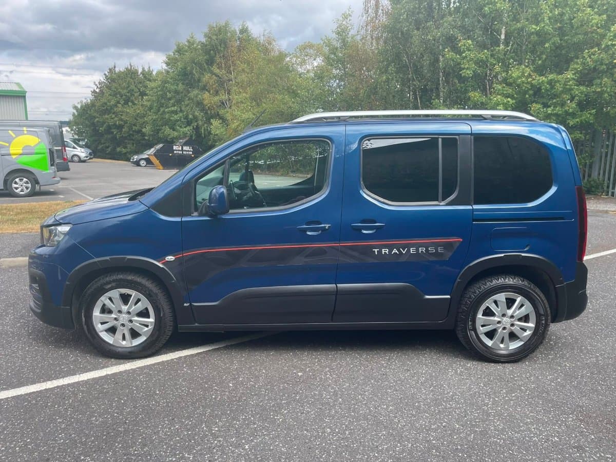 Peugeot Rifter - image 1 of 40
