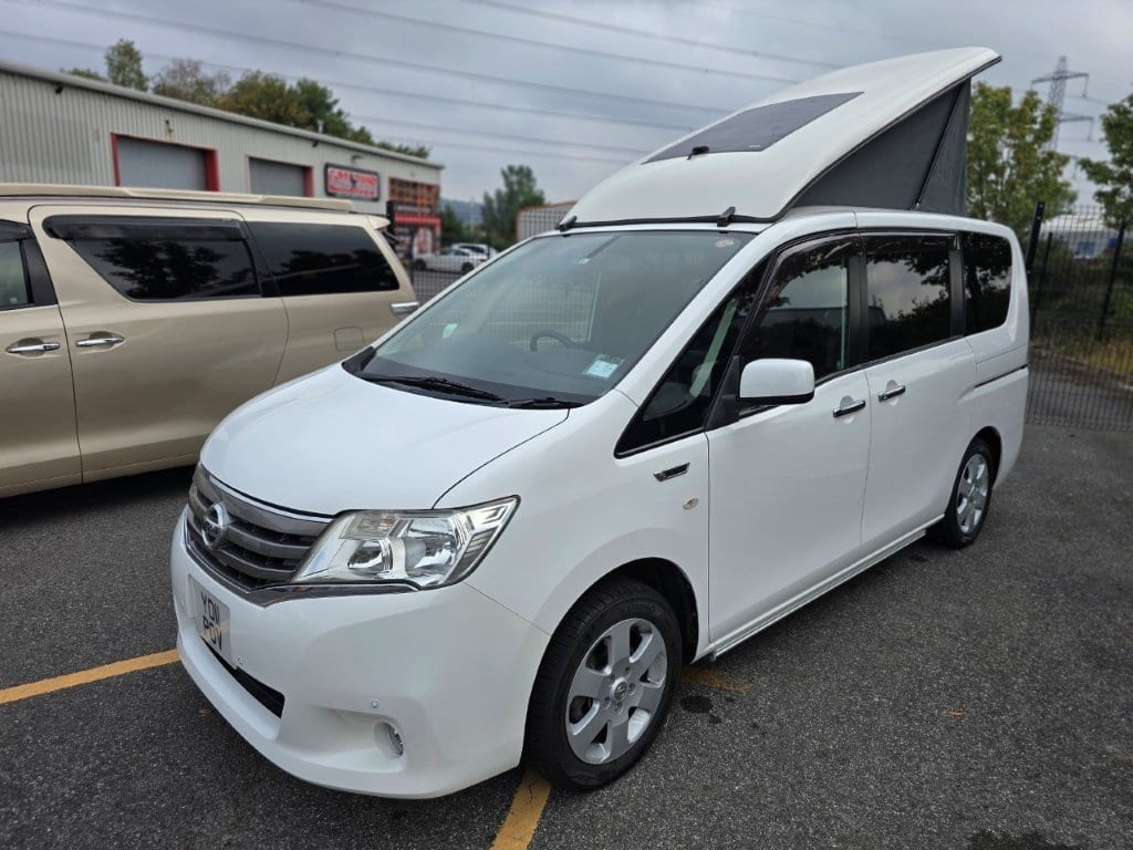 Nissan Serena - image 1 of 28