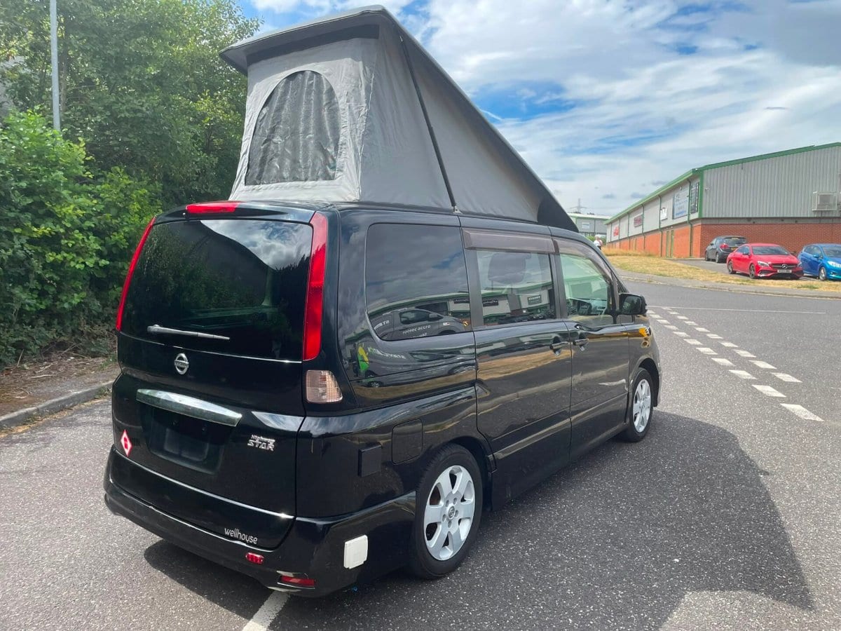 Nissan Serena - image 1 of 36