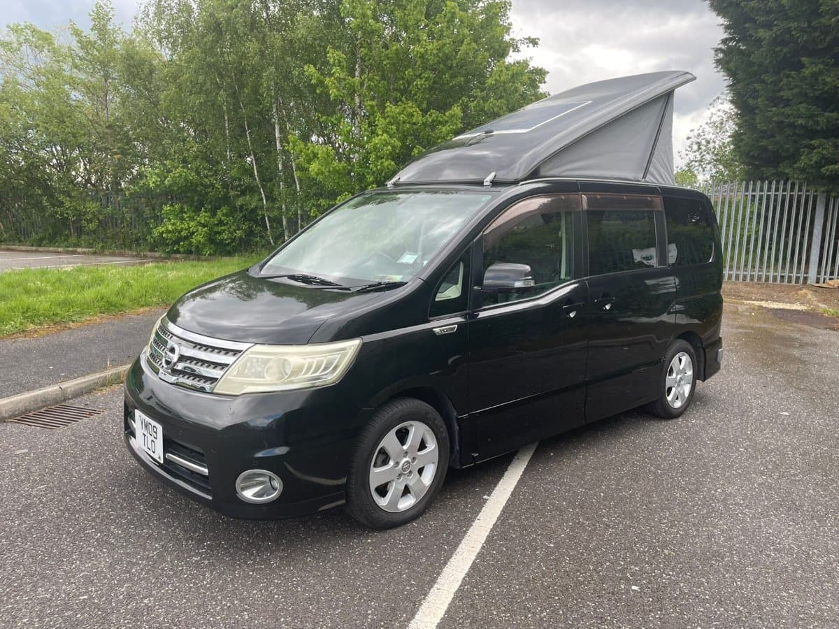 Nissan Serena - image 1 of 28