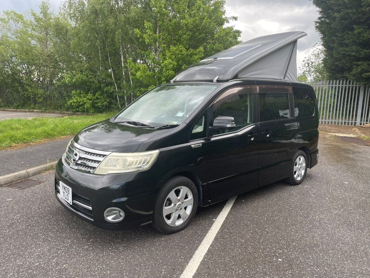 Nissan Serena - image 1 of 28