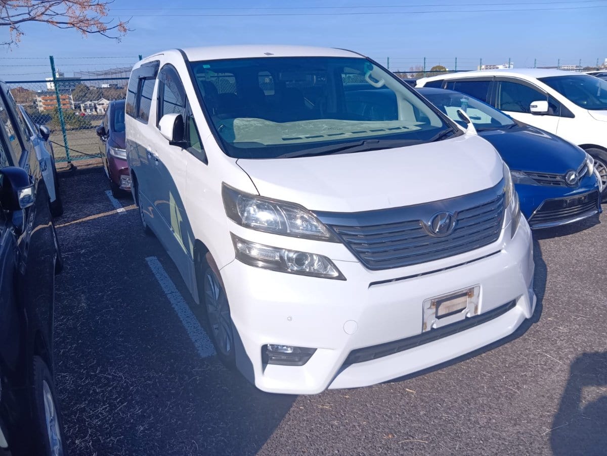 Toyota Vellfire - image 1 of 9