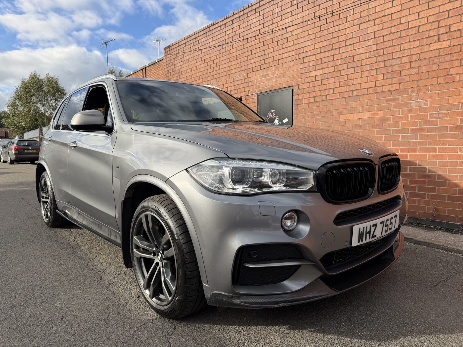 BMW X5 - image 1 of 19