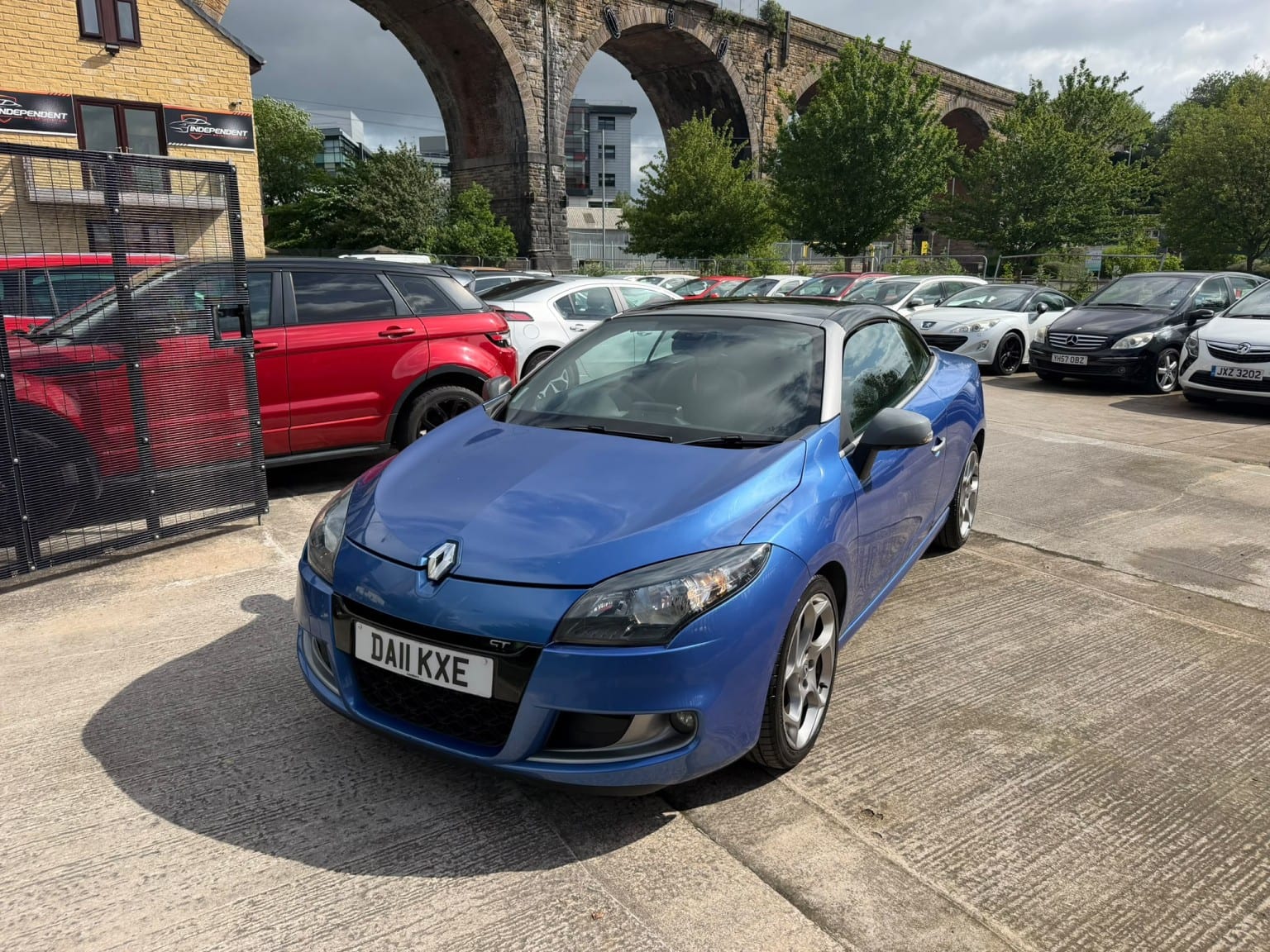 Renault Megane - image 1 of 24
