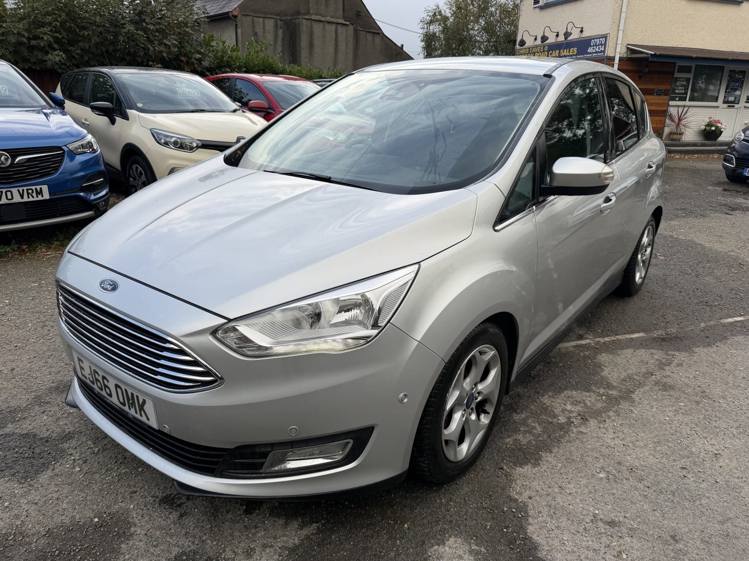 Ford C-MAX - image 1 of 37