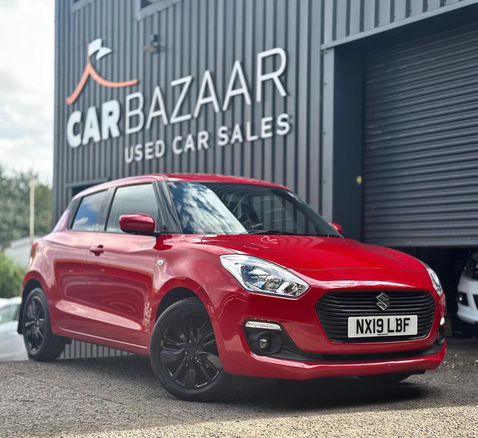 Suzuki Swift - image 1 of 6