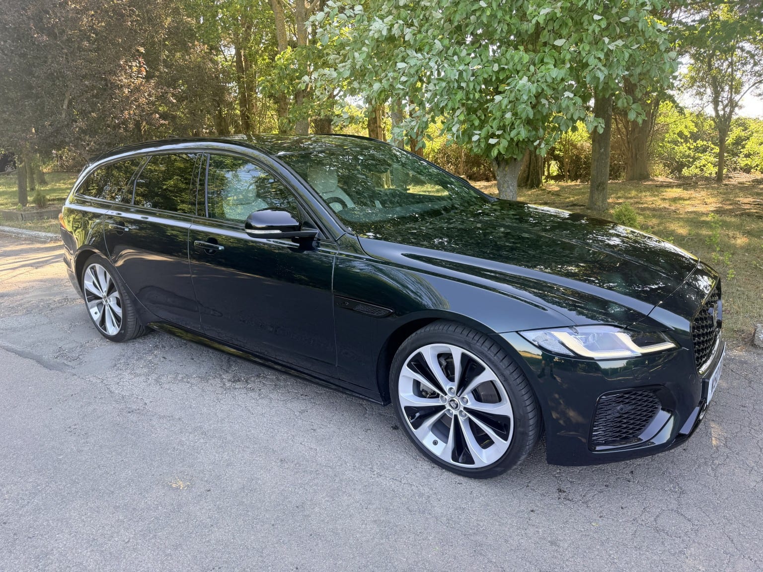 Jaguar XF - image 1 of 30