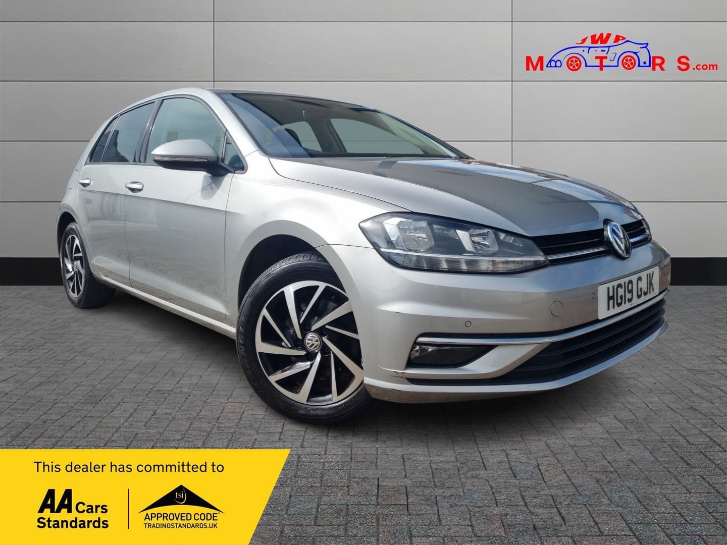 Volkswagen Golf - image 1 of 33