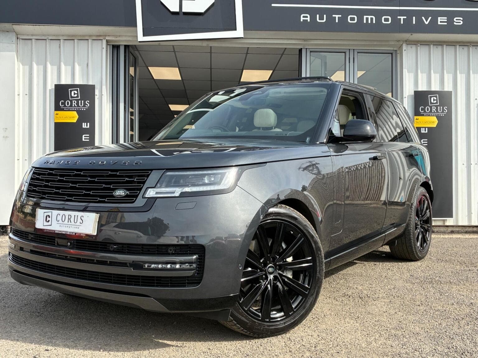 Land Rover Range Rover - image 1 of 49
