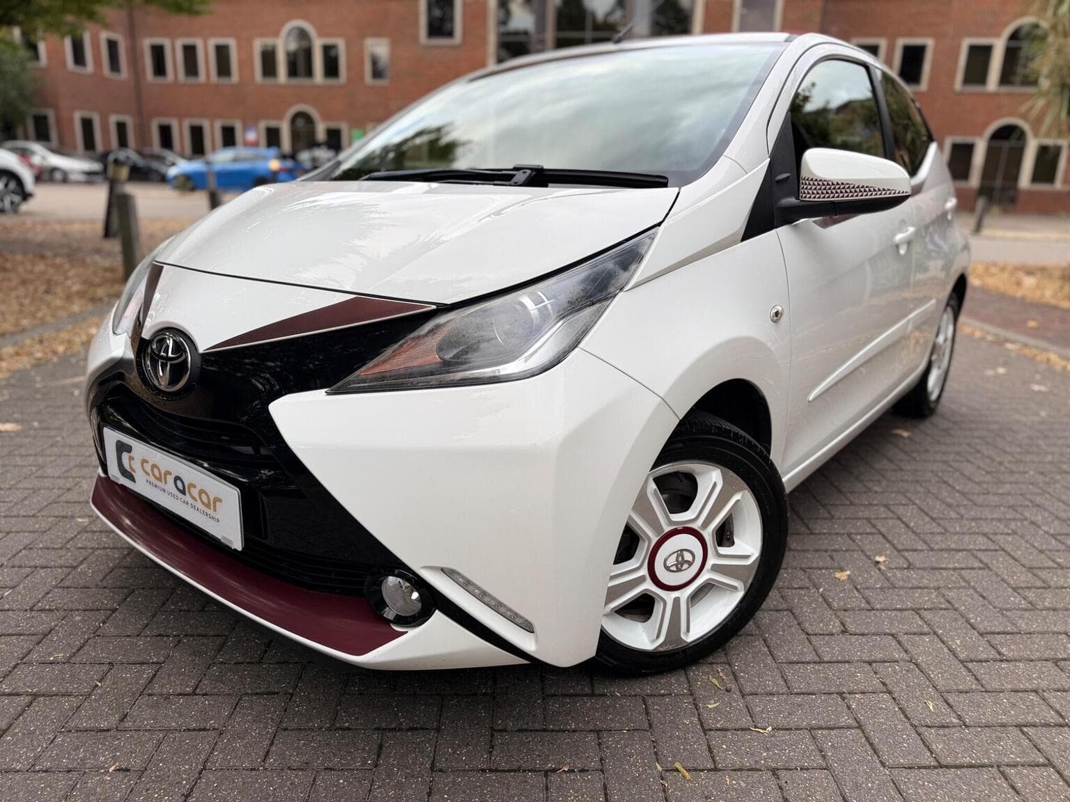 Toyota Aygo - image 1 of 66