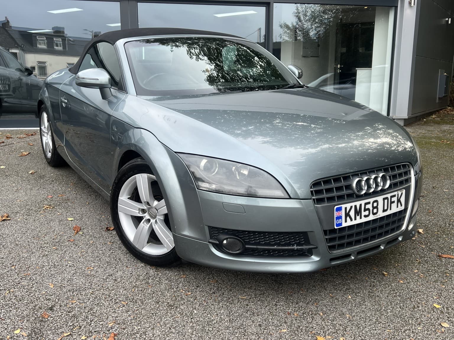 Audi TT - image 1 of 17