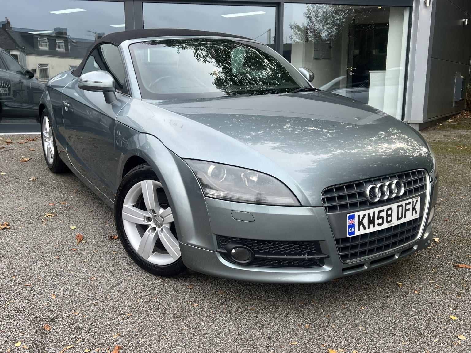 Audi TT - image 1 of 17