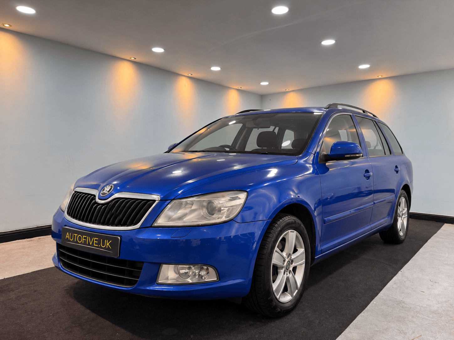 Skoda Octavia - image 1 of 21