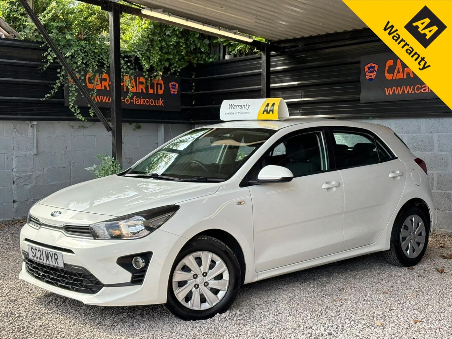 Kia Rio - image 1 of 33