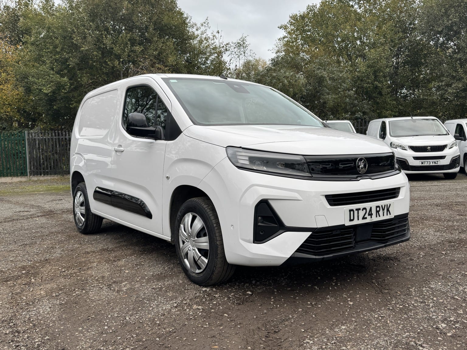 Vauxhall Combo - image 1 of 36