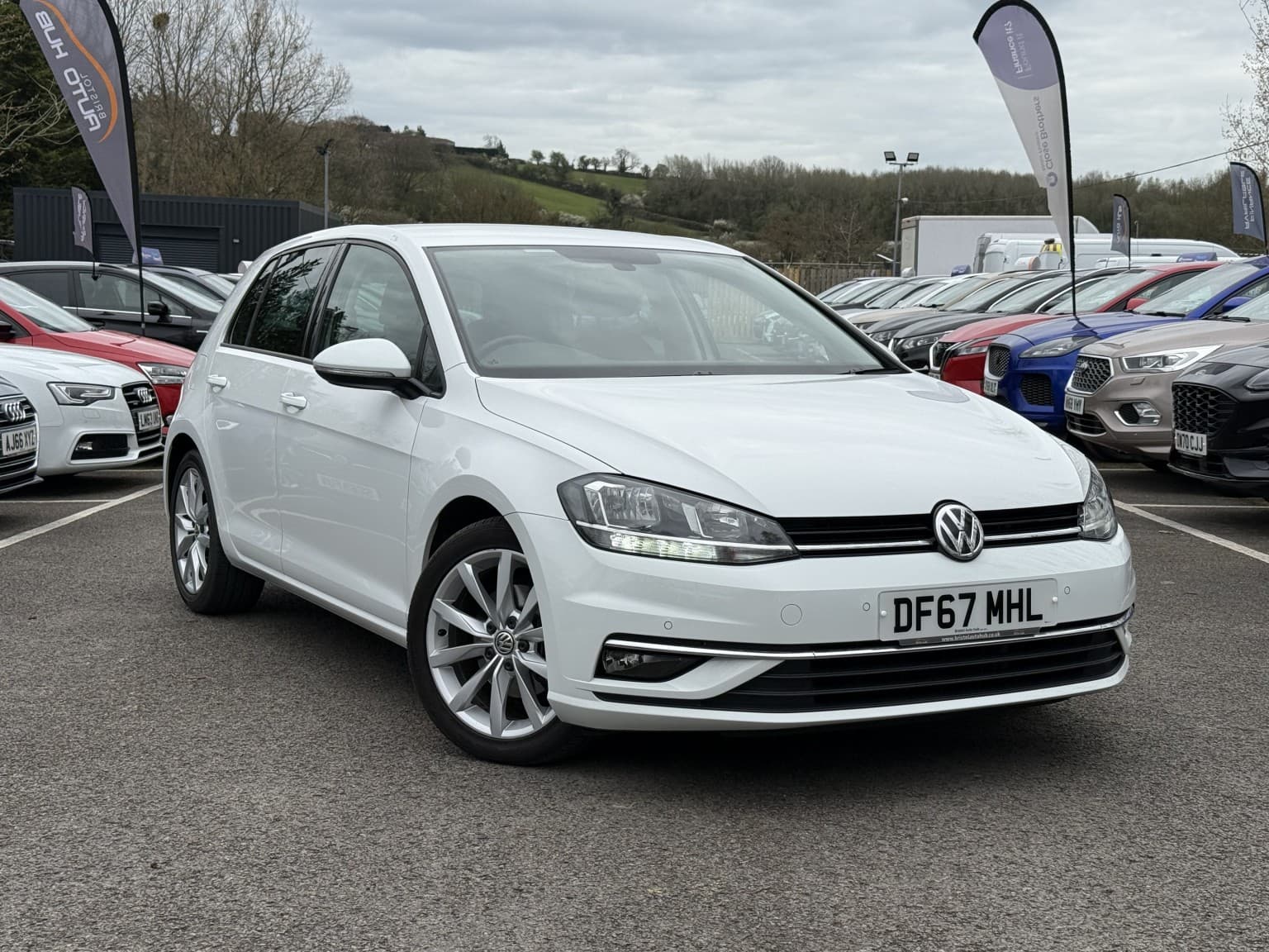 Volkswagen Golf - image 1 of 57