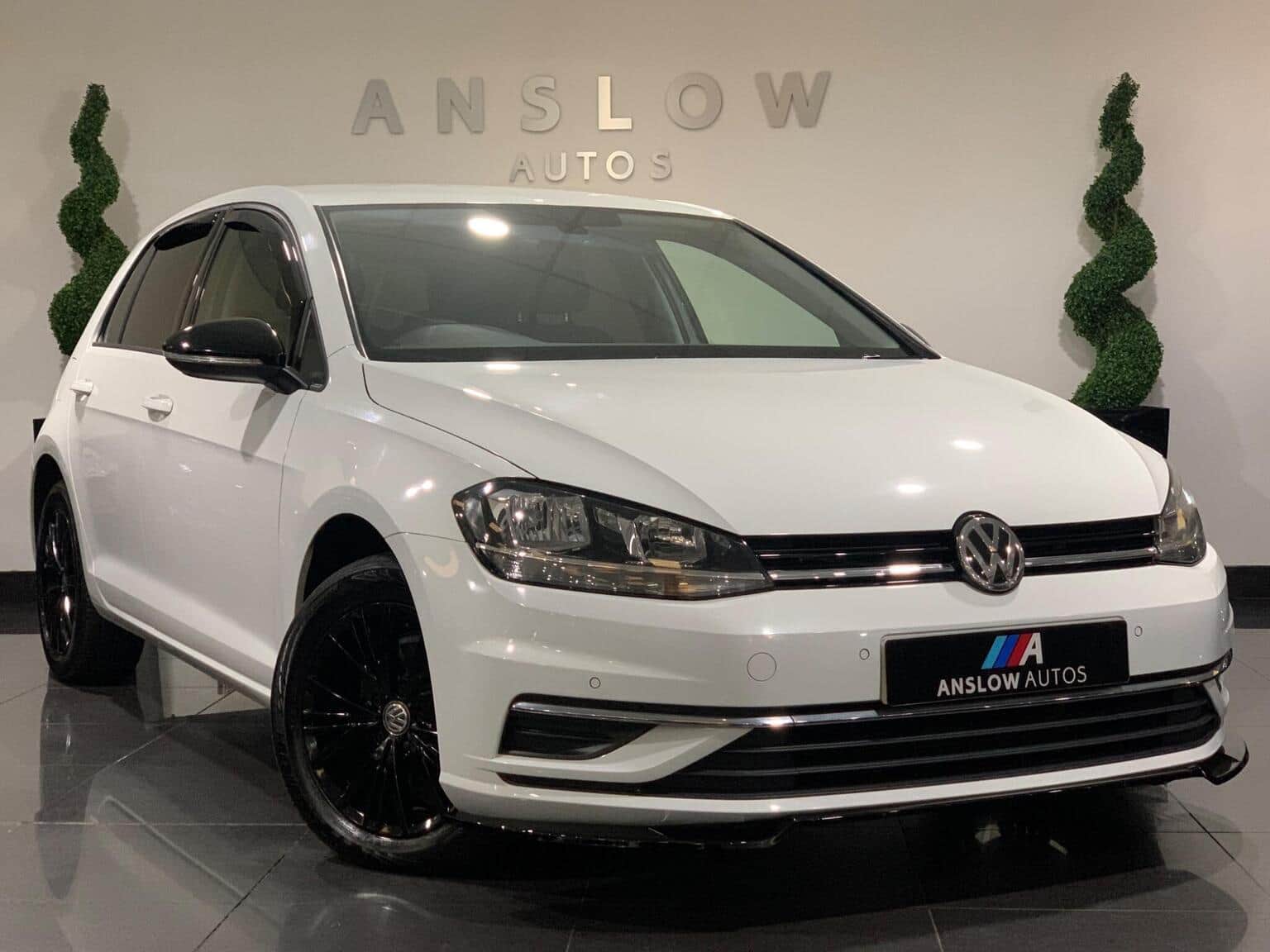 Volkswagen Golf - image 1 of 86