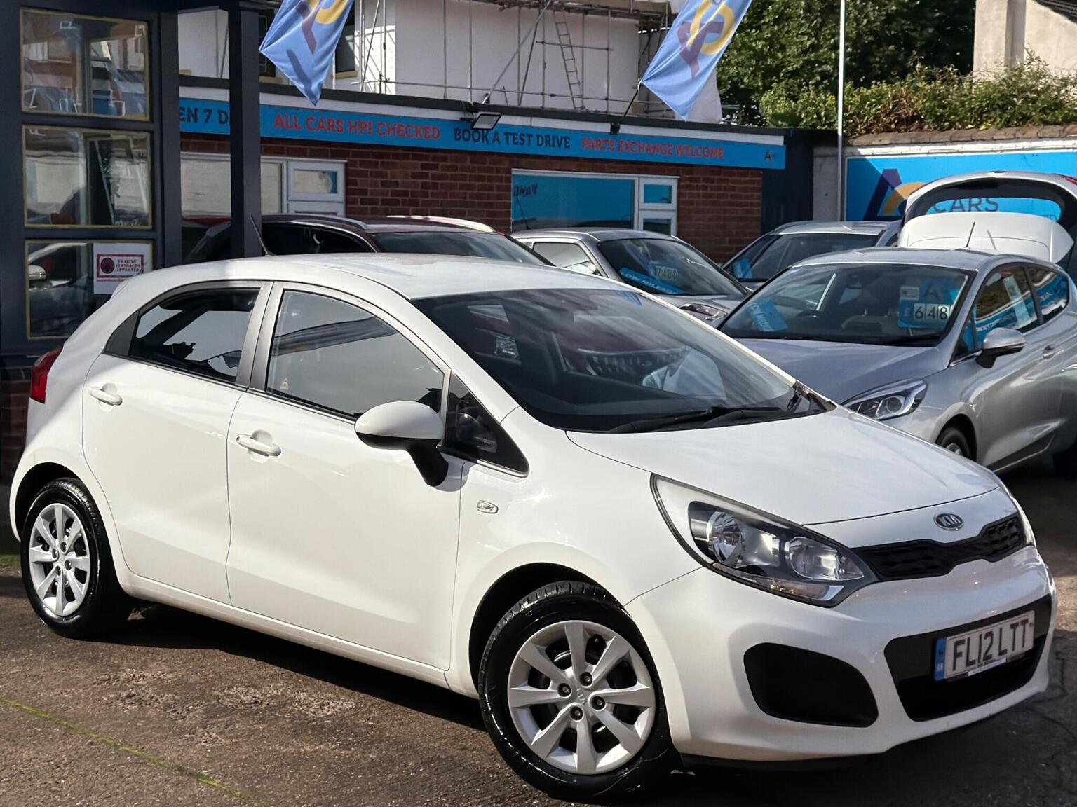 Kia Rio - image 1 of 62
