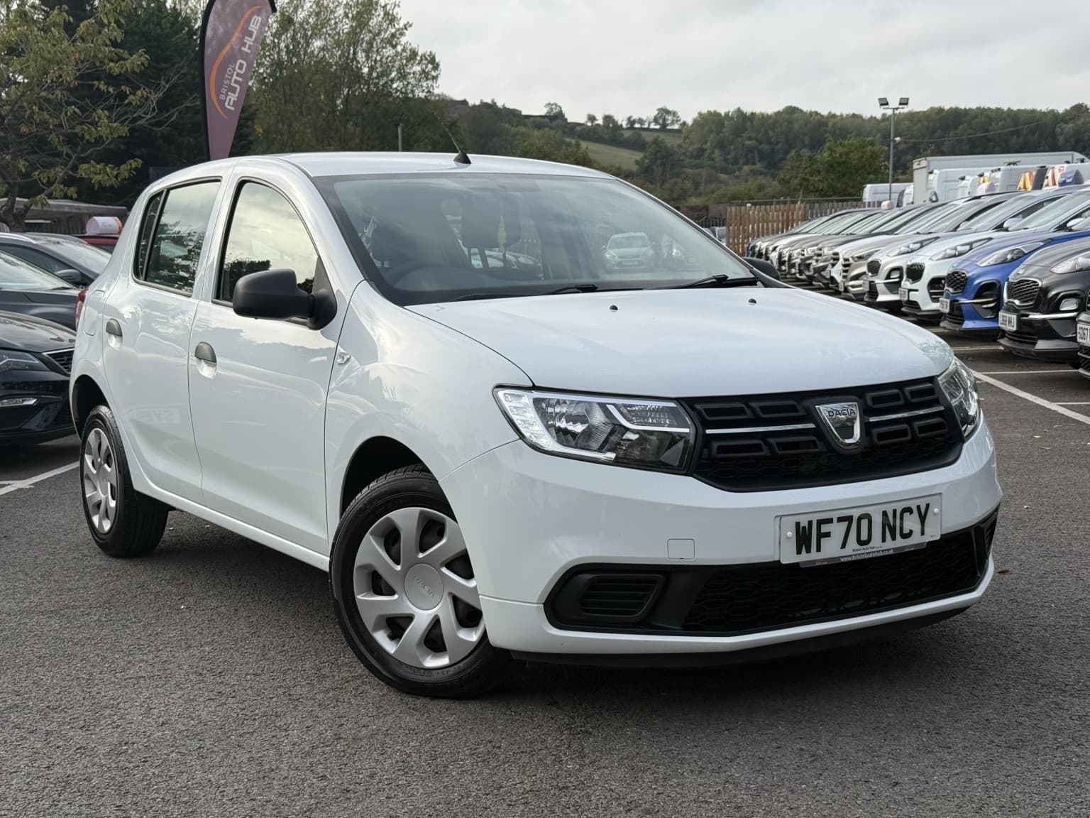 Dacia Sandero - image 1 of 51