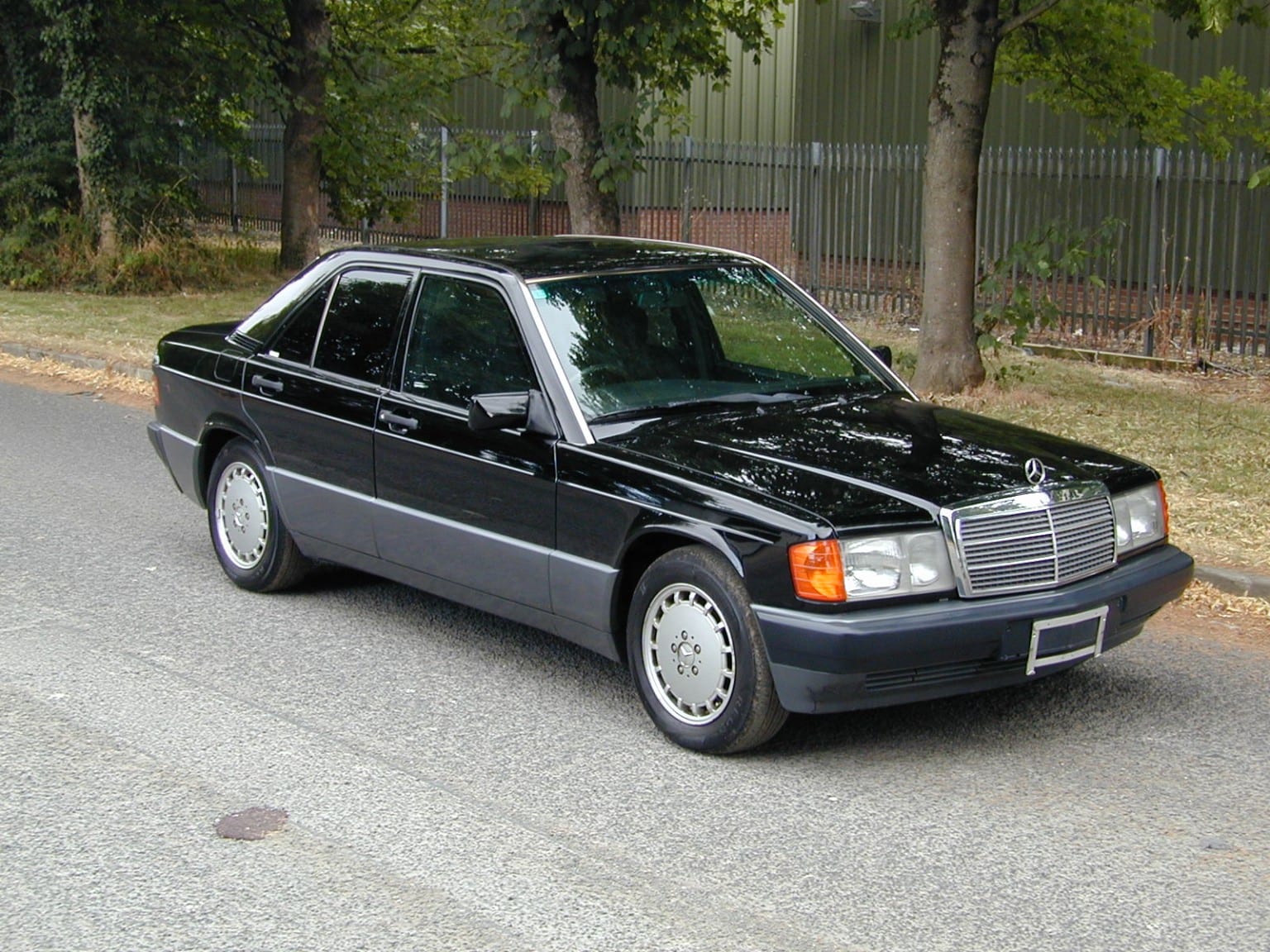 Mercedes-Benz 190 - image 1 of 60
