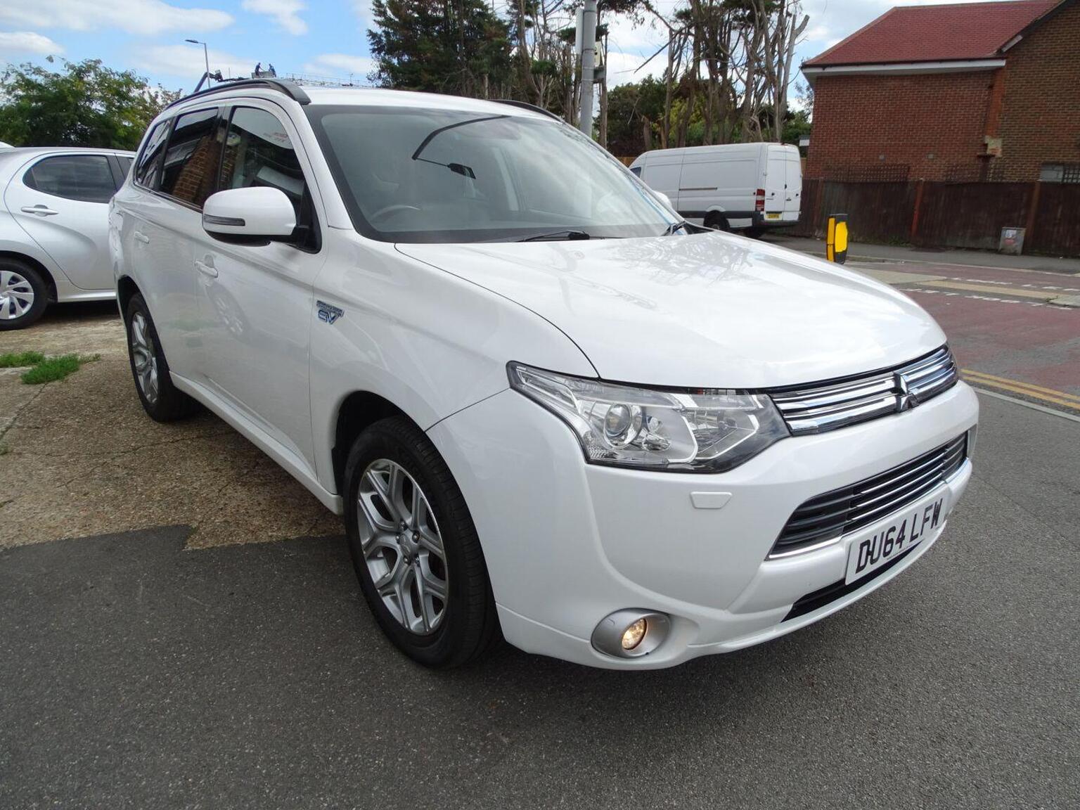 Mitsubishi Outlander - image 1 of 38
