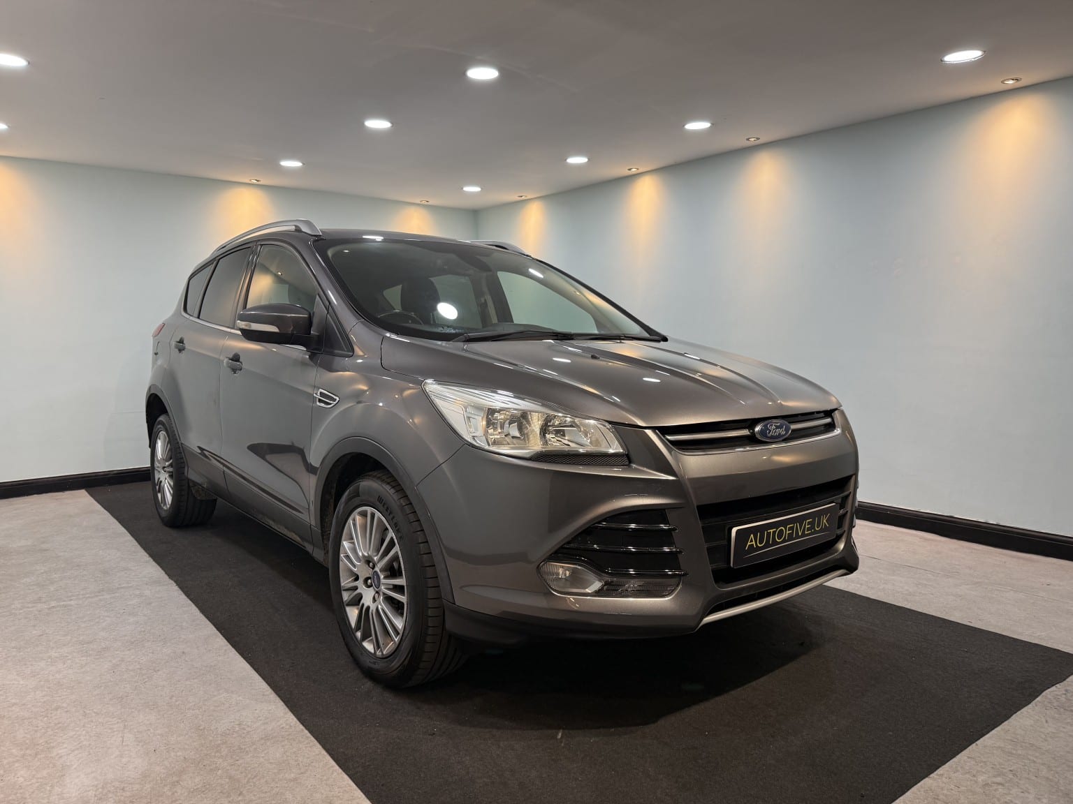 Ford Kuga - image 1 of 30
