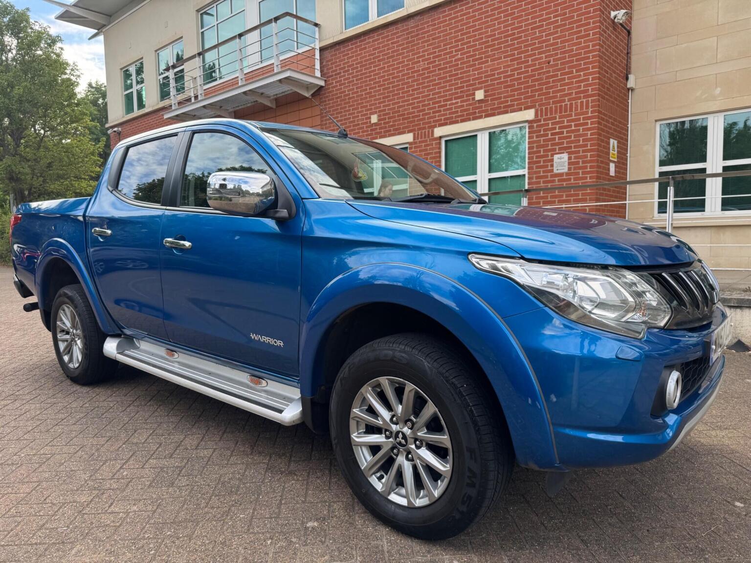 Mitsubishi L200 - image 1 of 33