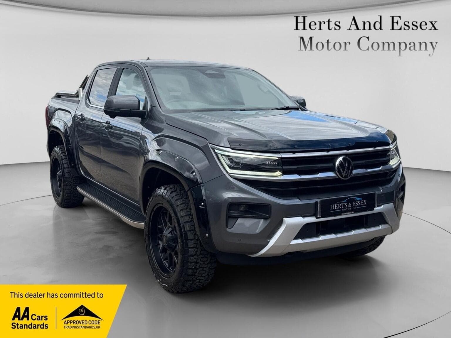 Volkswagen Amarok - image 1 of 50